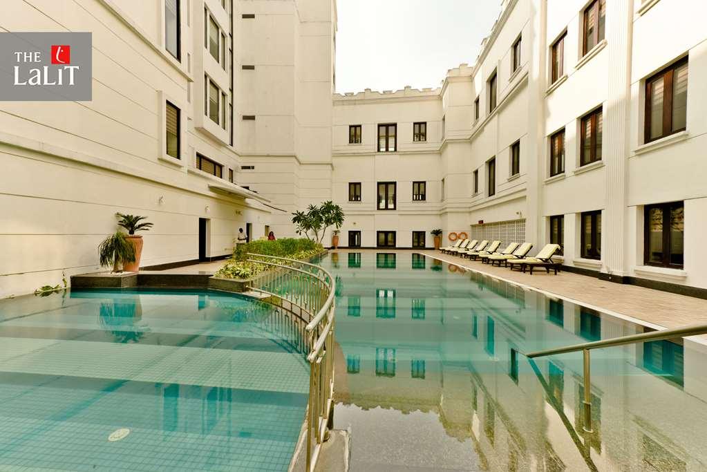 ホテル ザ ラリット グレート イースタン コルカタ 設備 写真 The swimming pool at the hotel