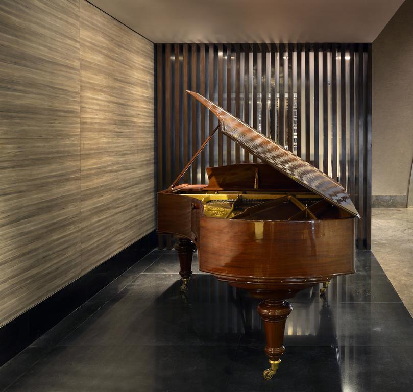 ホテル ザ ラリット グレート イースタン コルカタ エクステリア 写真 Piano at the lobby