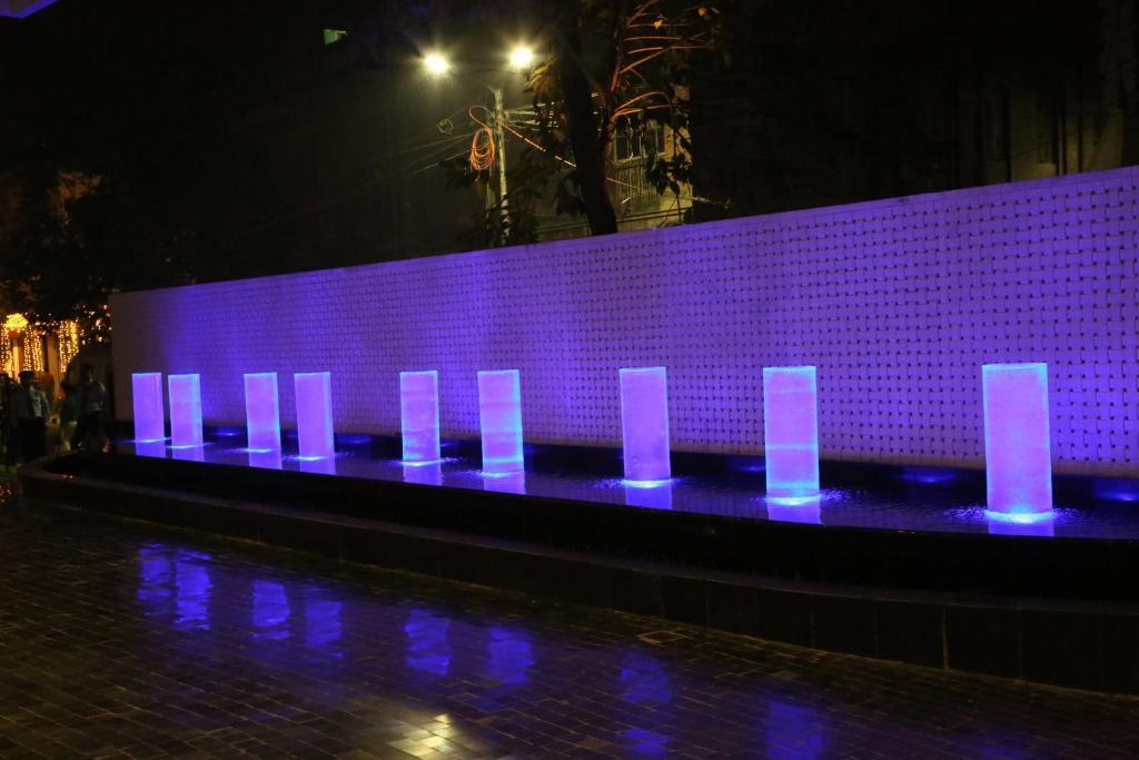 ホテル ザ ラリット グレート イースタン コルカタ エクステリア 写真 Fountains at the hotel